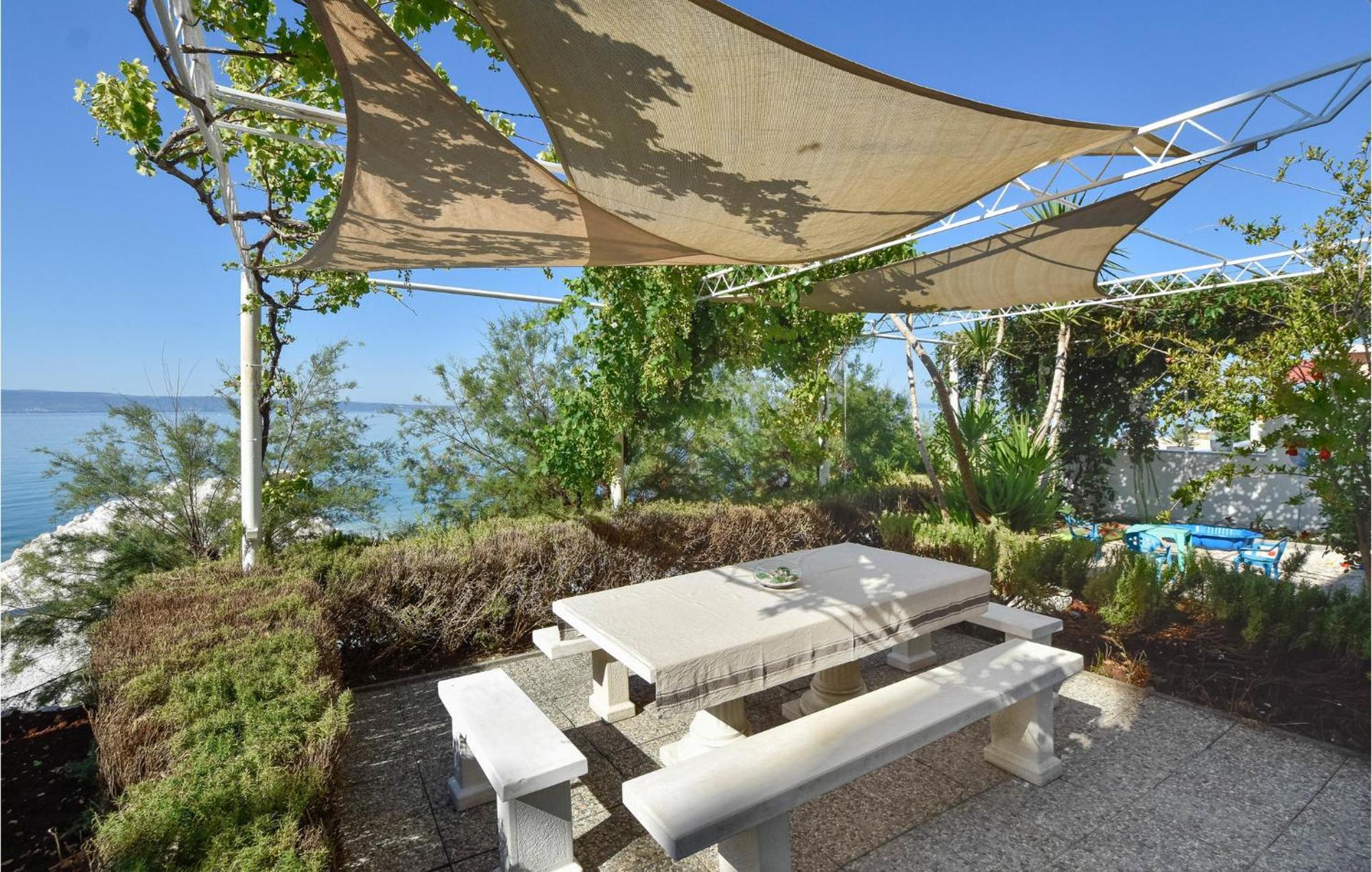 5 Bedroom Cozy In Сasa de vacaciones Podstrana