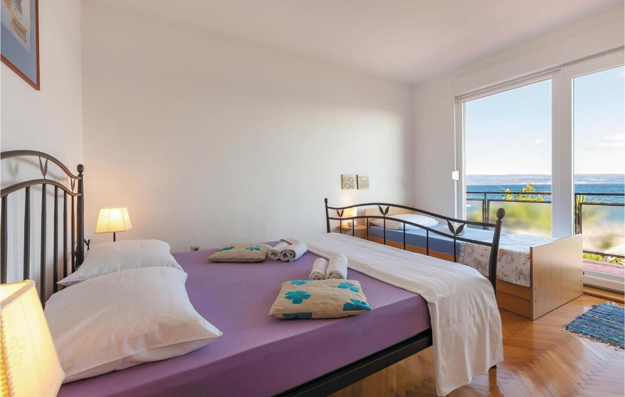 Сasa de vacaciones 5 Bedroom Cozy In *