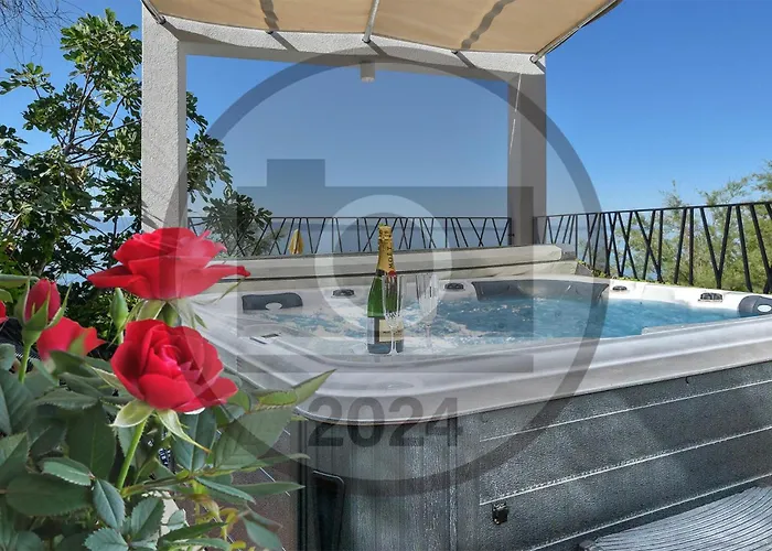 5 Bedroom Cozy Home In Podstrana