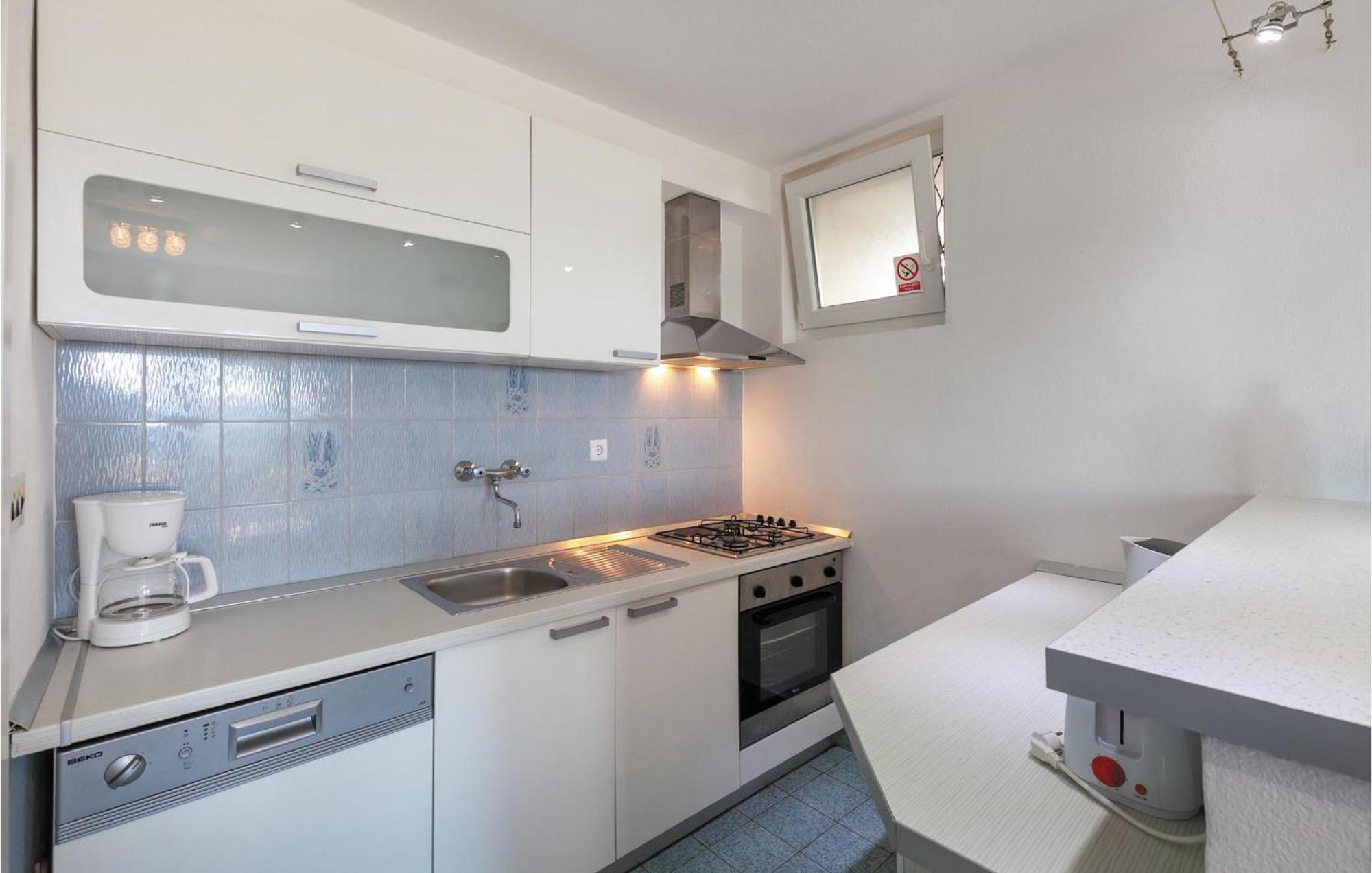 Holiday home 5 Bedroom Cozy In Podstrana