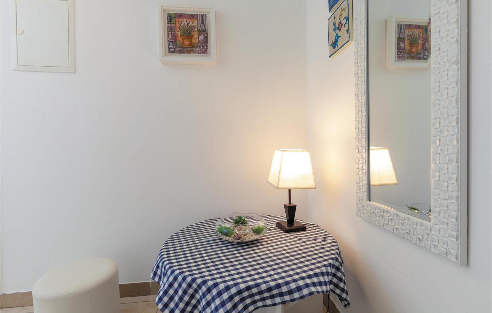 5 Bedroom Cozy In Holiday home *