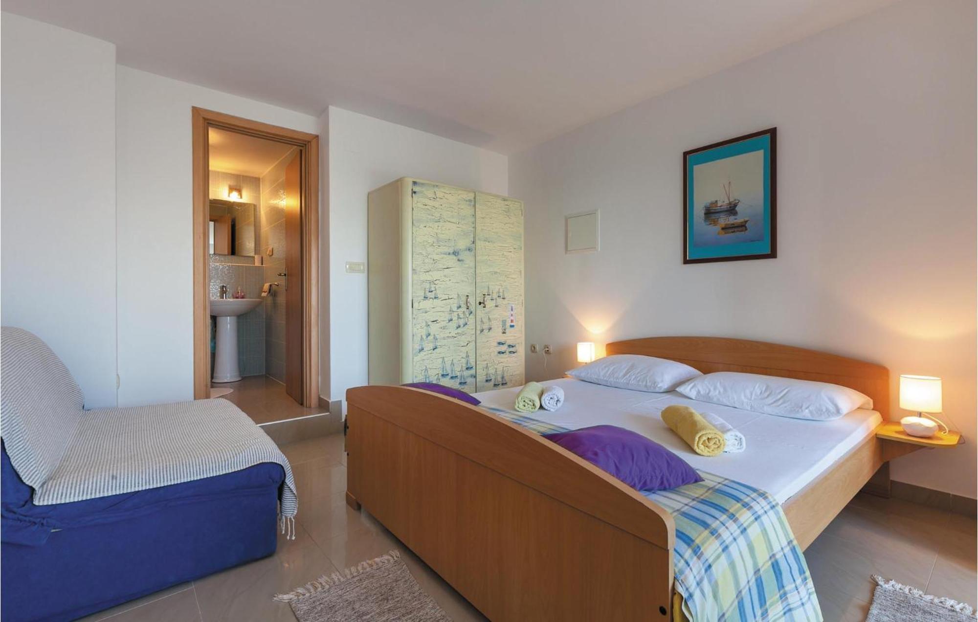 5 Bedroom Cozy In Podstrana