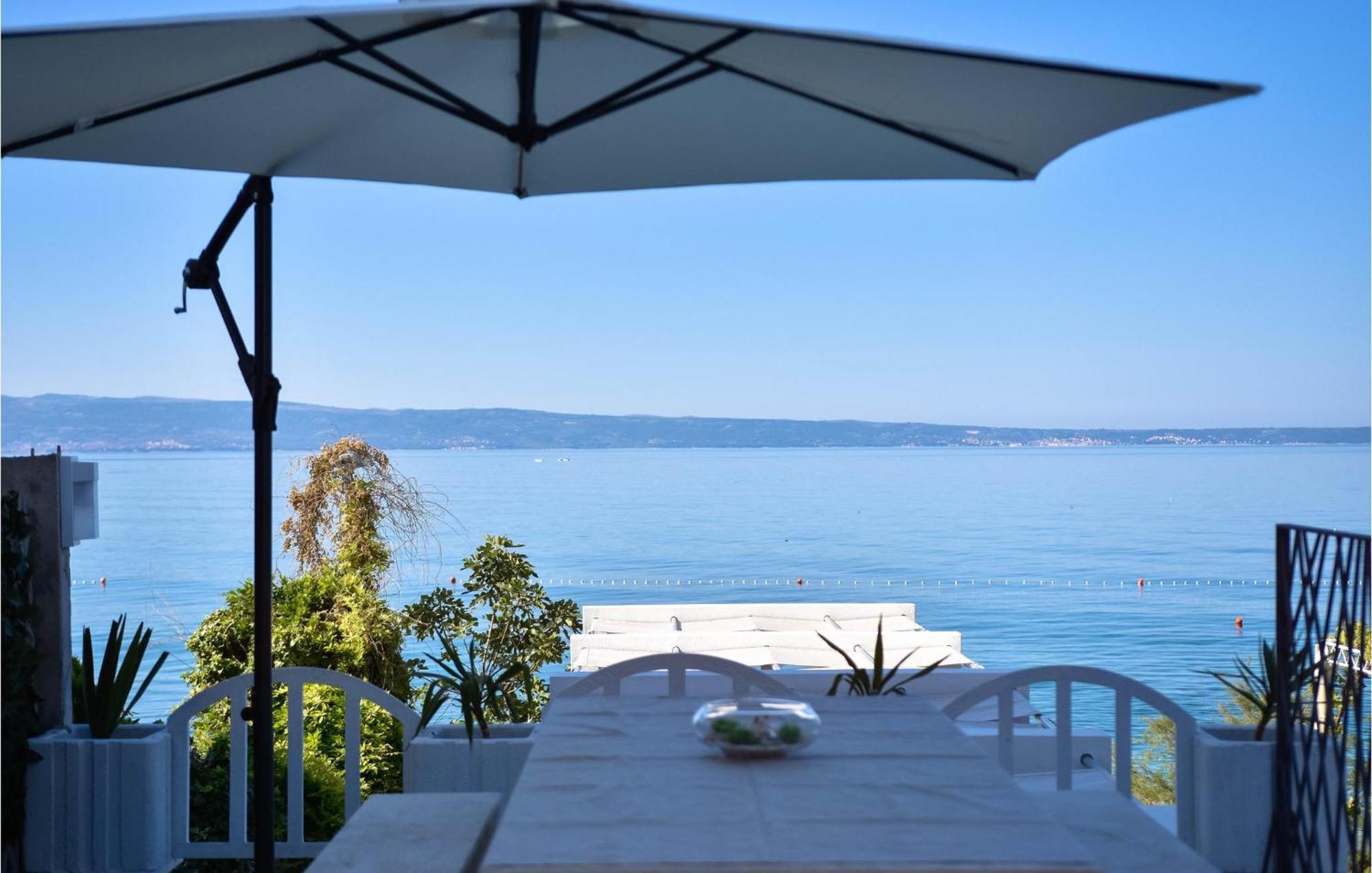 5 Bedroom Cozy In Holiday home Podstrana