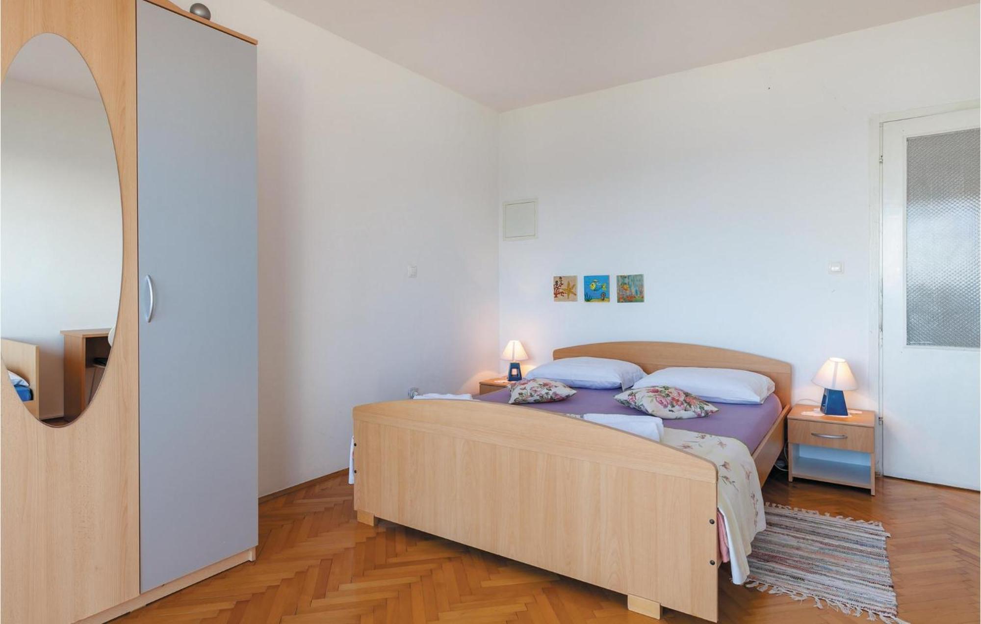 5 Bedroom Cozy In Holiday home