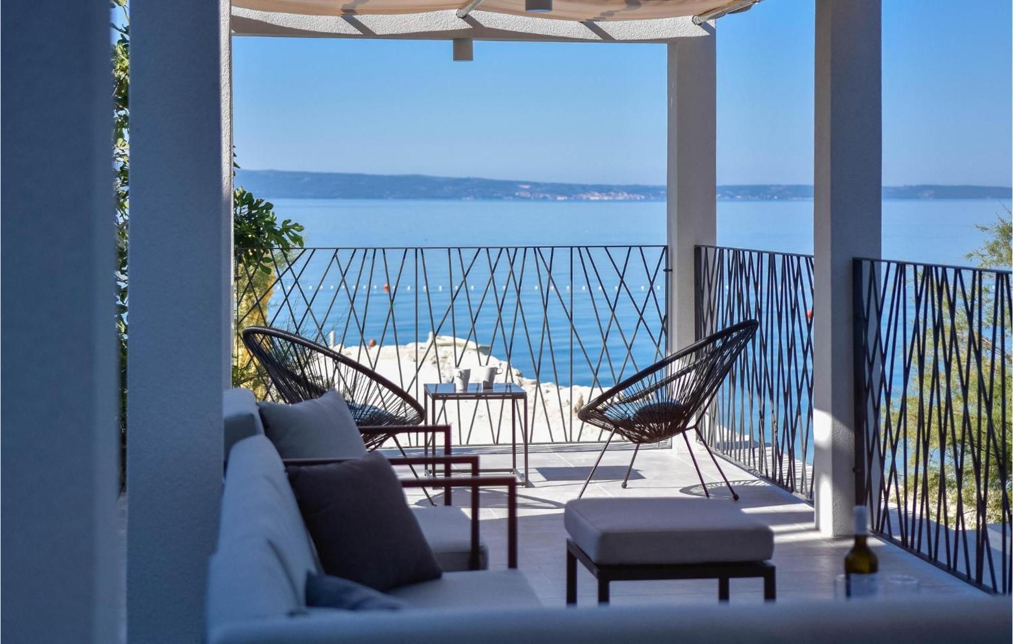 5 Bedroom Cozy In Holiday home Podstrana